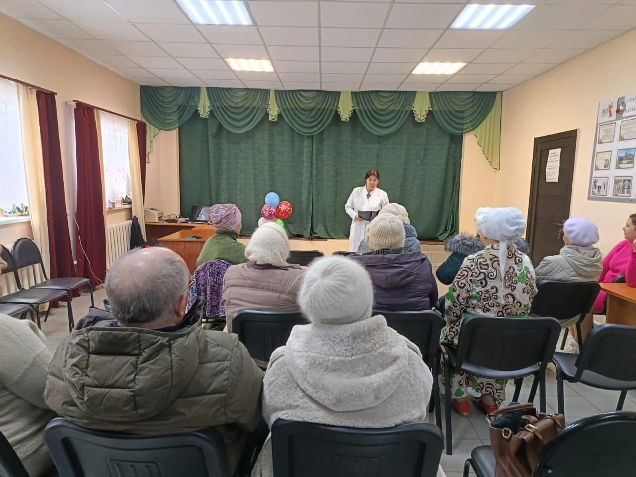 Вахитта диспансеризациянең әһәмияте турында профилактик әңгәмә узды