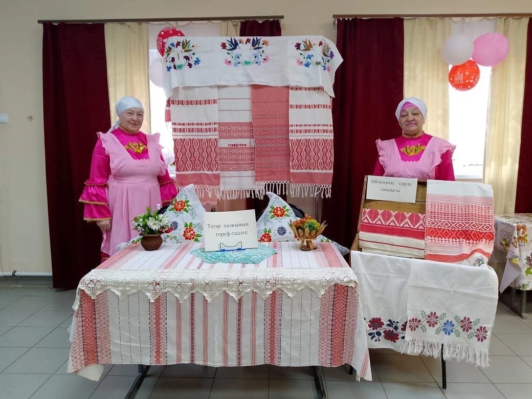 Вахитта әбиләр сандыгының серен ачтылар