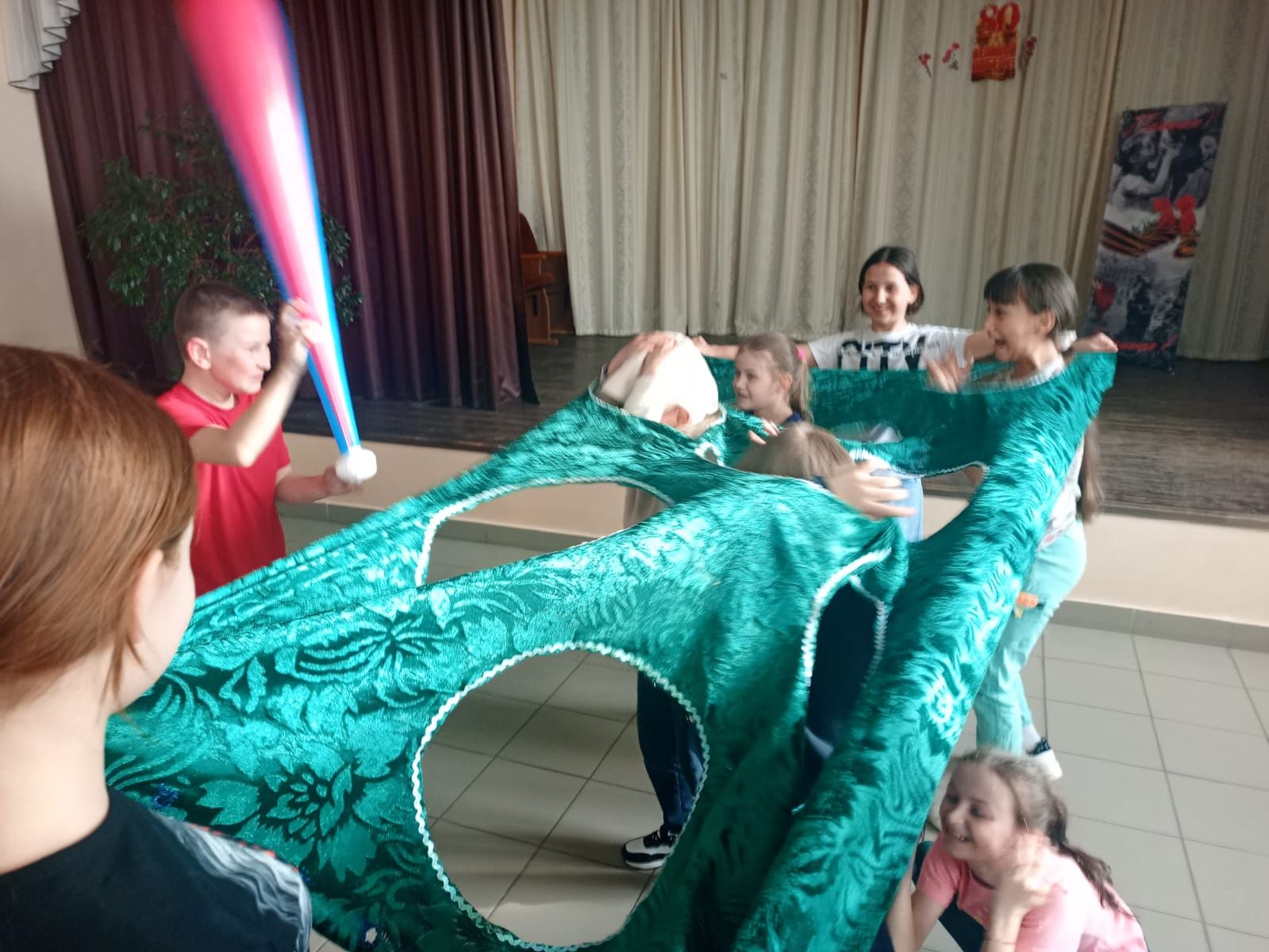 В Макулове для детей прошла игровая программа «Смехотерапия»