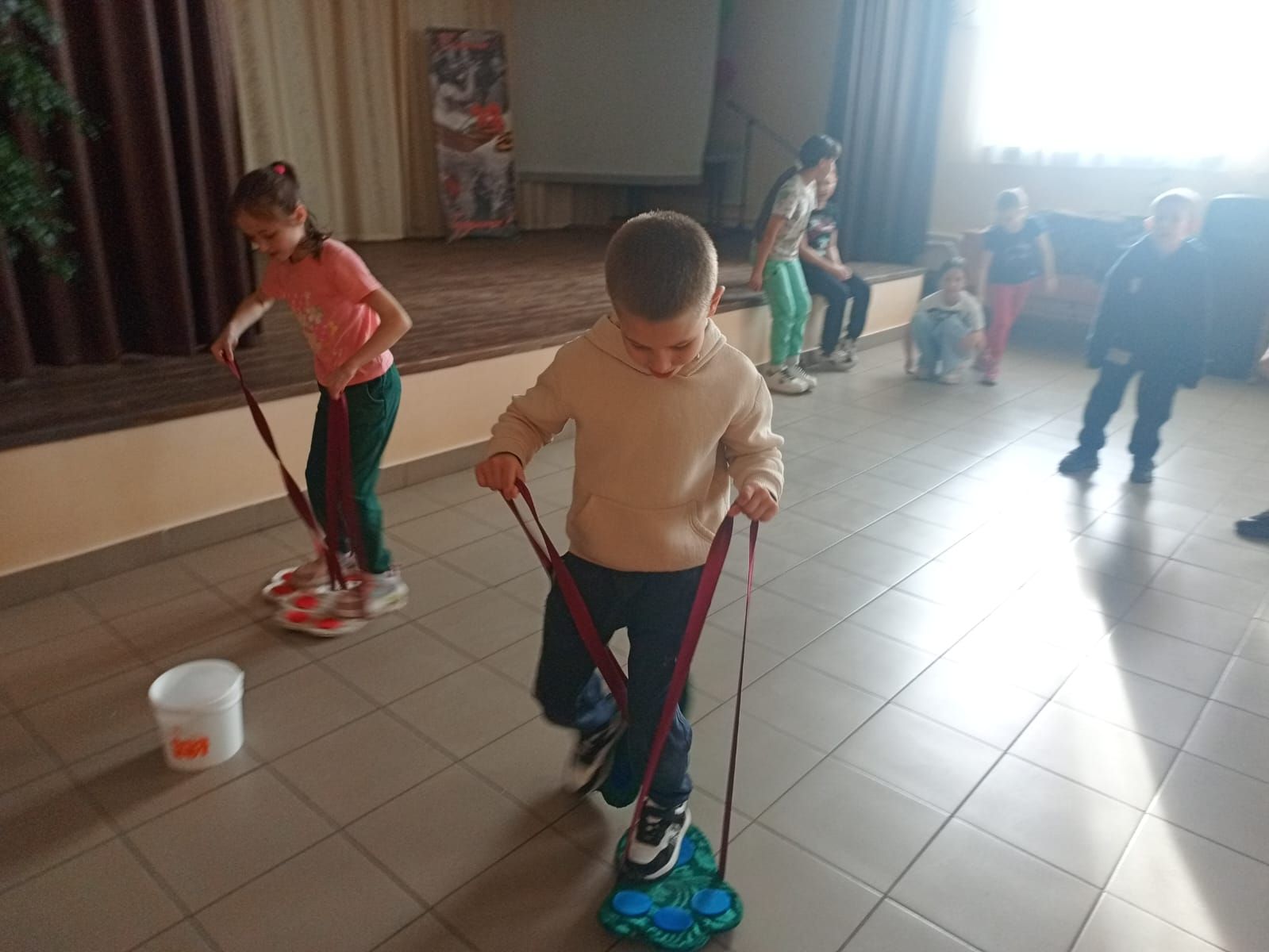 В Макулове для детей прошла игровая программа «Смехотерапия»