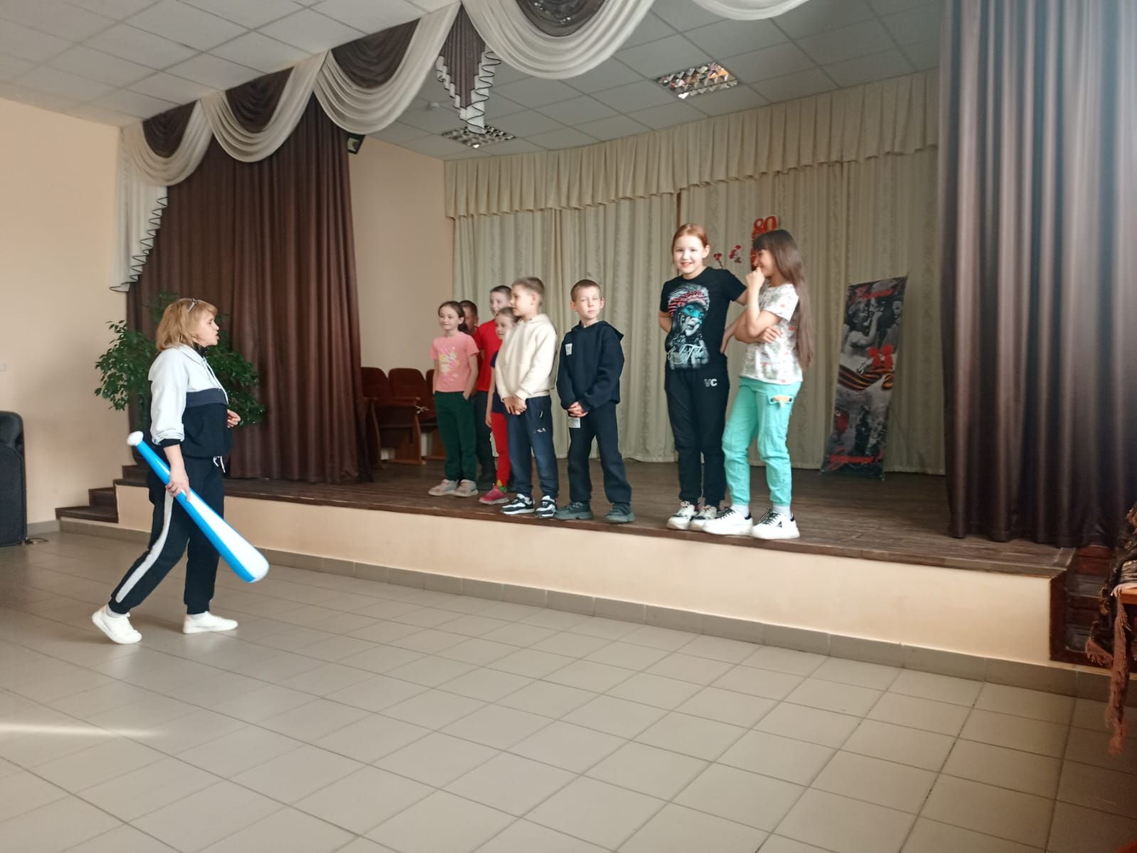 В Макулове для детей прошла игровая программа «Смехотерапия»