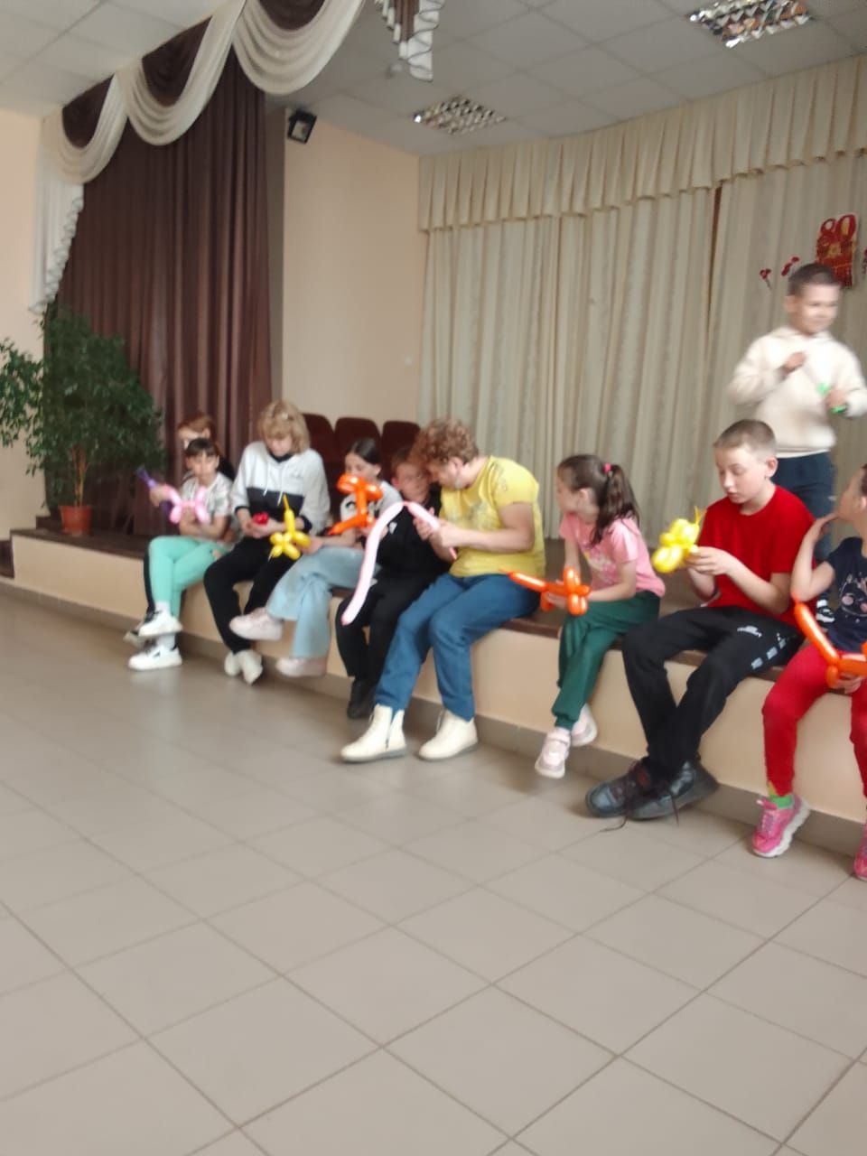 В Макулове для детей прошла игровая программа «Смехотерапия»