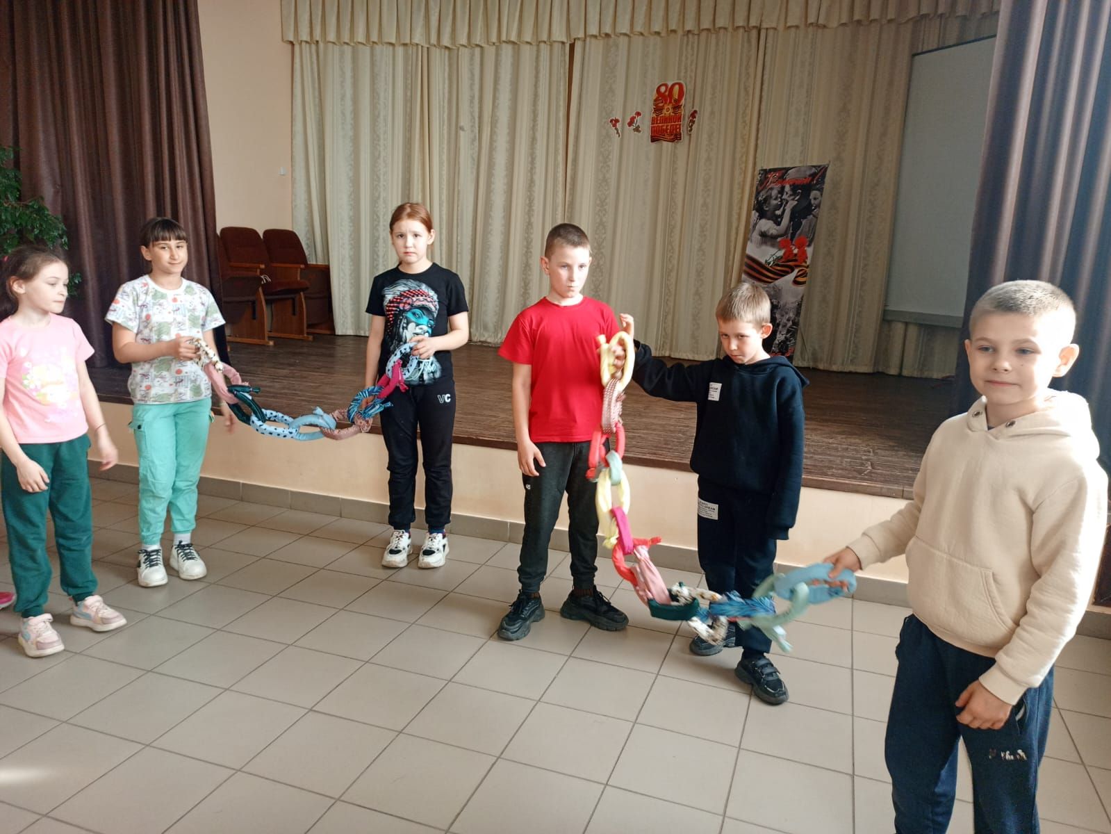 В Макулове для детей прошла игровая программа «Смехотерапия»