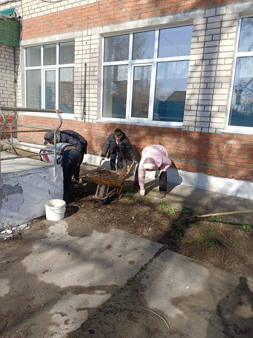 Октябрьский бистәсе мәктәбе язгы өмәләргә кушылды