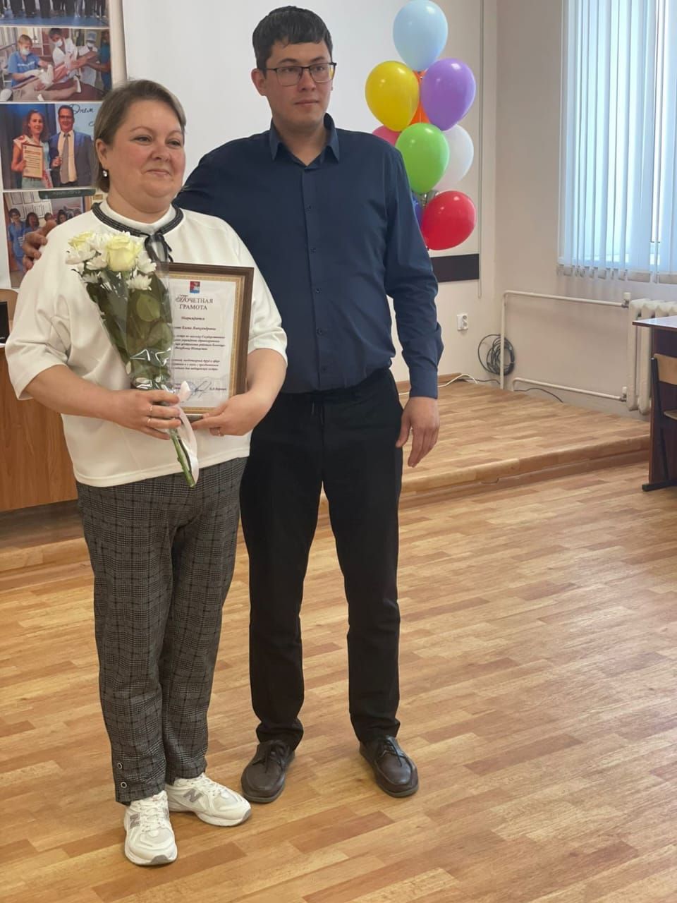 Үзәк хастаханәдә шәфкать туташларын бәйрәм белән котладылар