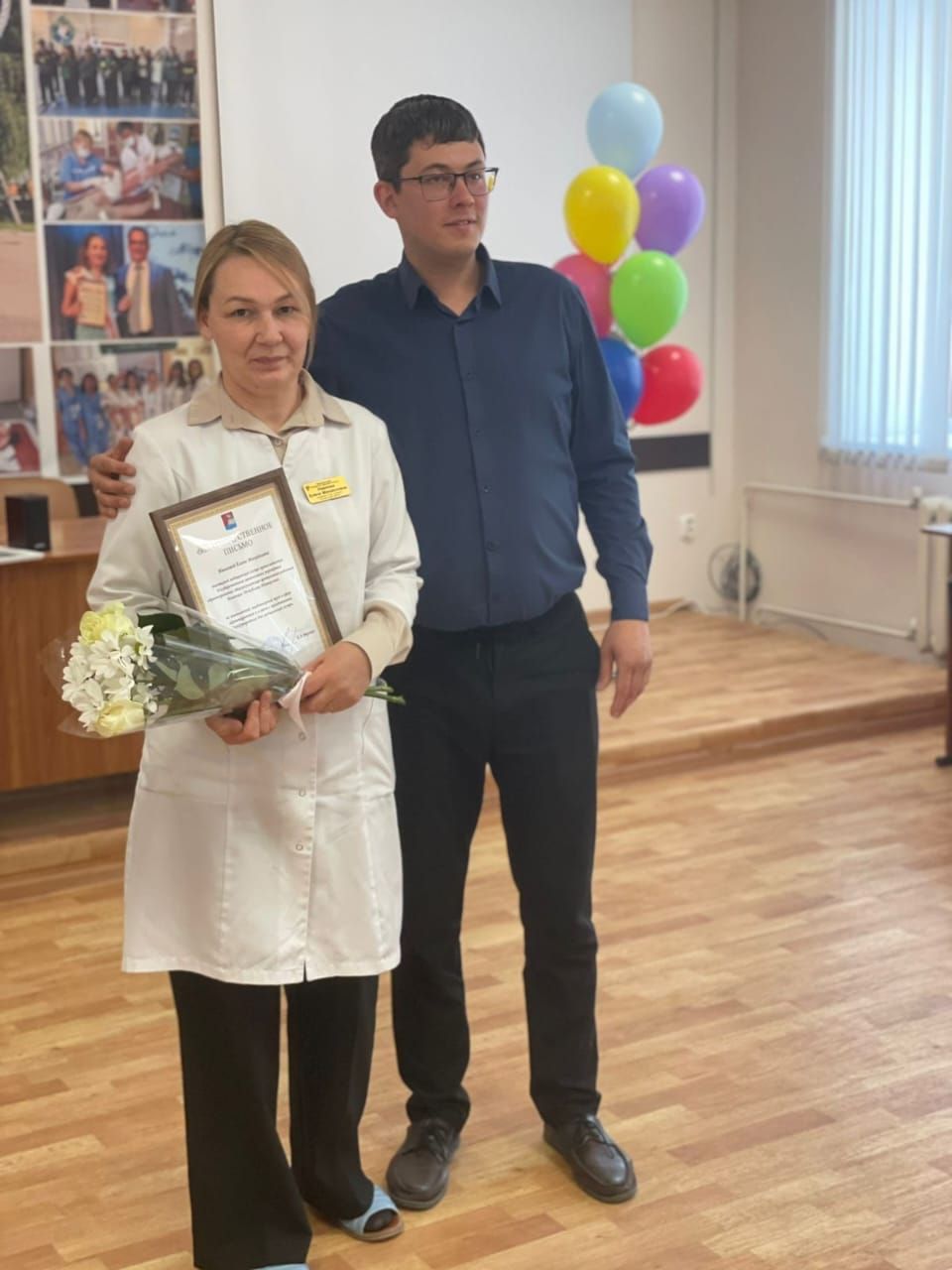 Үзәк хастаханәдә шәфкать туташларын бәйрәм белән котладылар