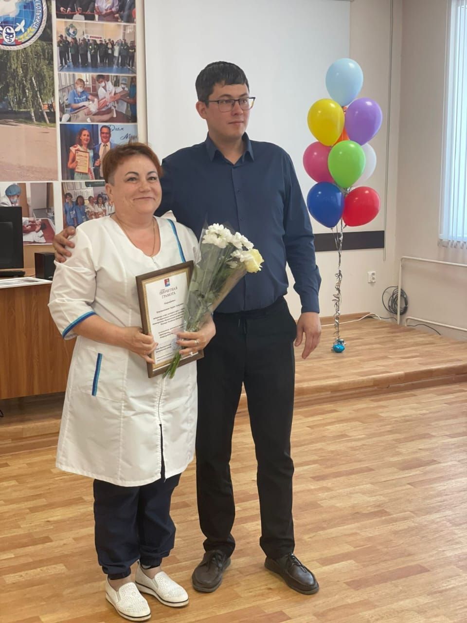 Үзәк хастаханәдә шәфкать туташларын бәйрәм белән котладылар