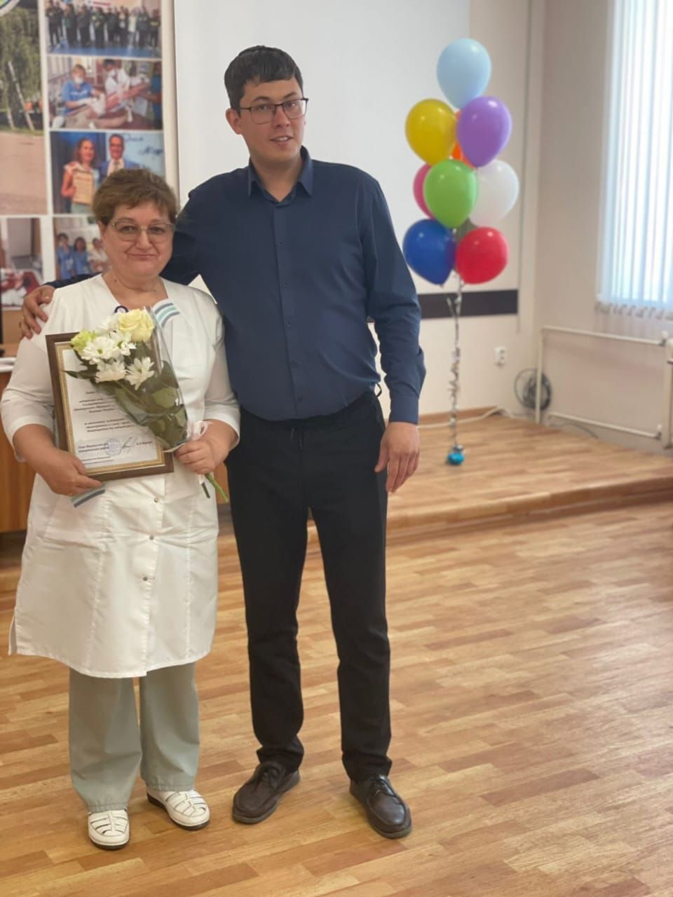 Үзәк хастаханәдә шәфкать туташларын бәйрәм белән котладылар