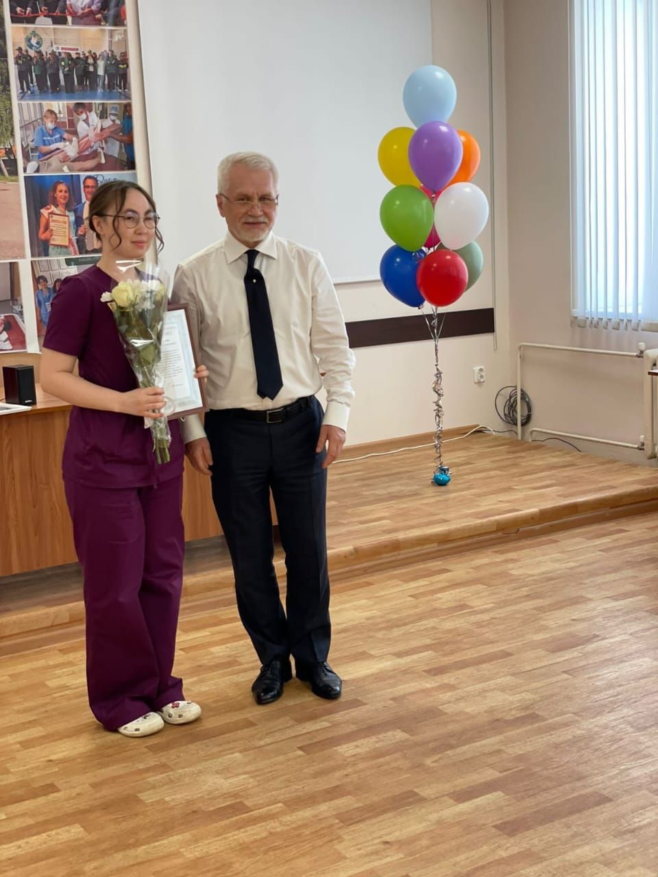 Үзәк хастаханәдә шәфкать туташларын бәйрәм белән котладылар