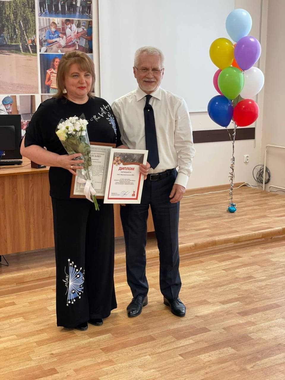 Үзәк хастаханәдә шәфкать туташларын бәйрәм белән котладылар