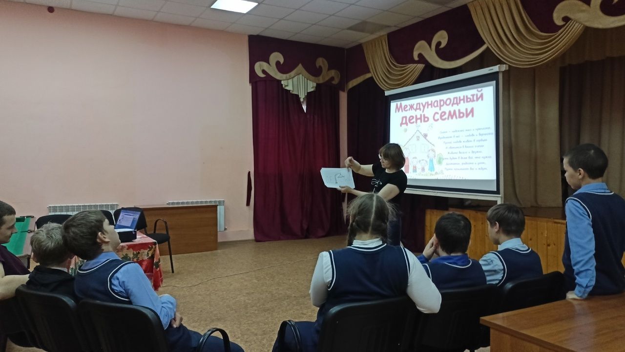 «Венец всех ценностей – семья»: литературная викторина в Кильдеевском СДК