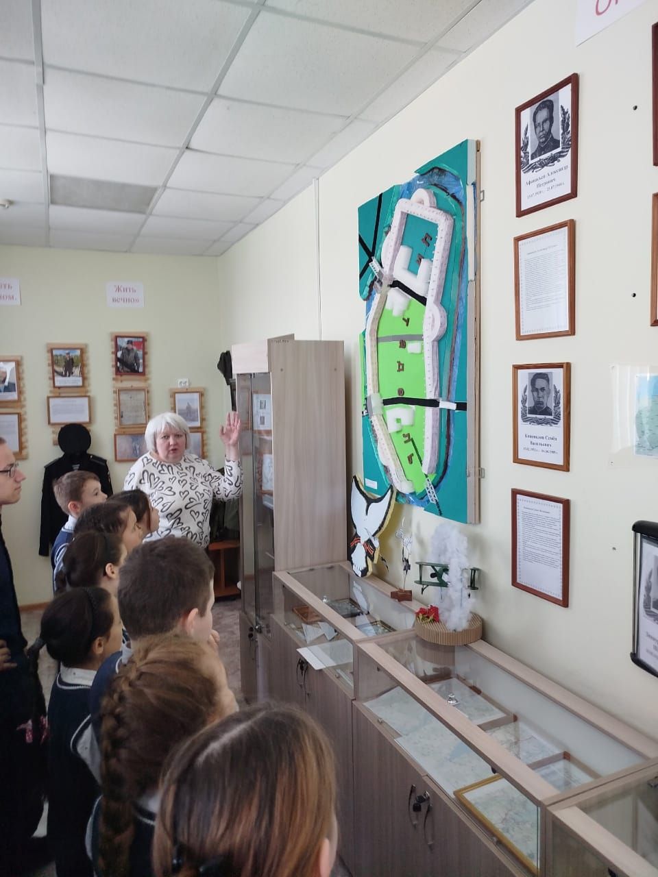 Гимназия укучылары мәктәп музеенда булдылар