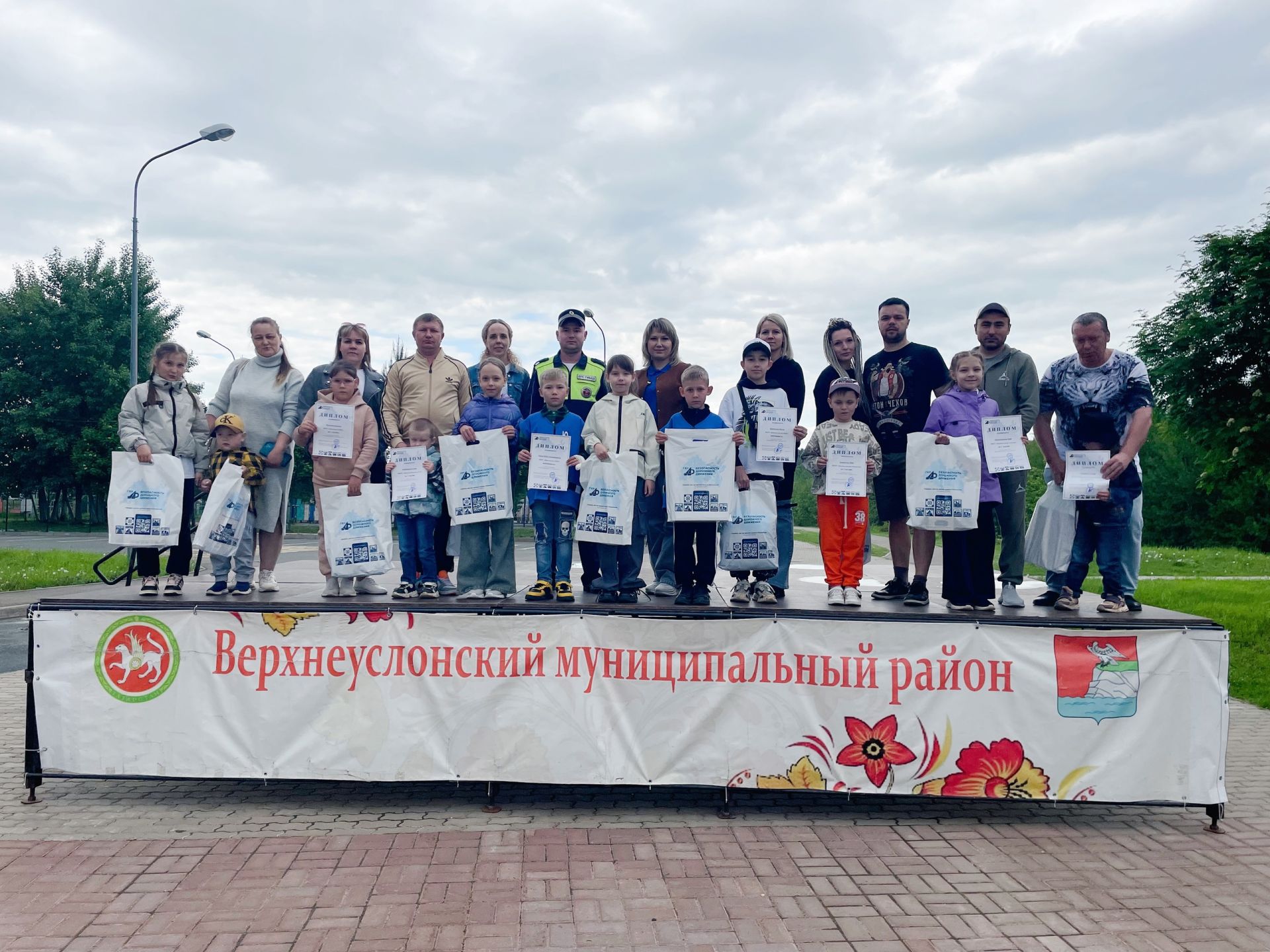 В Верхнем Услоне наградили участников семейного видеочелленджа по БДД