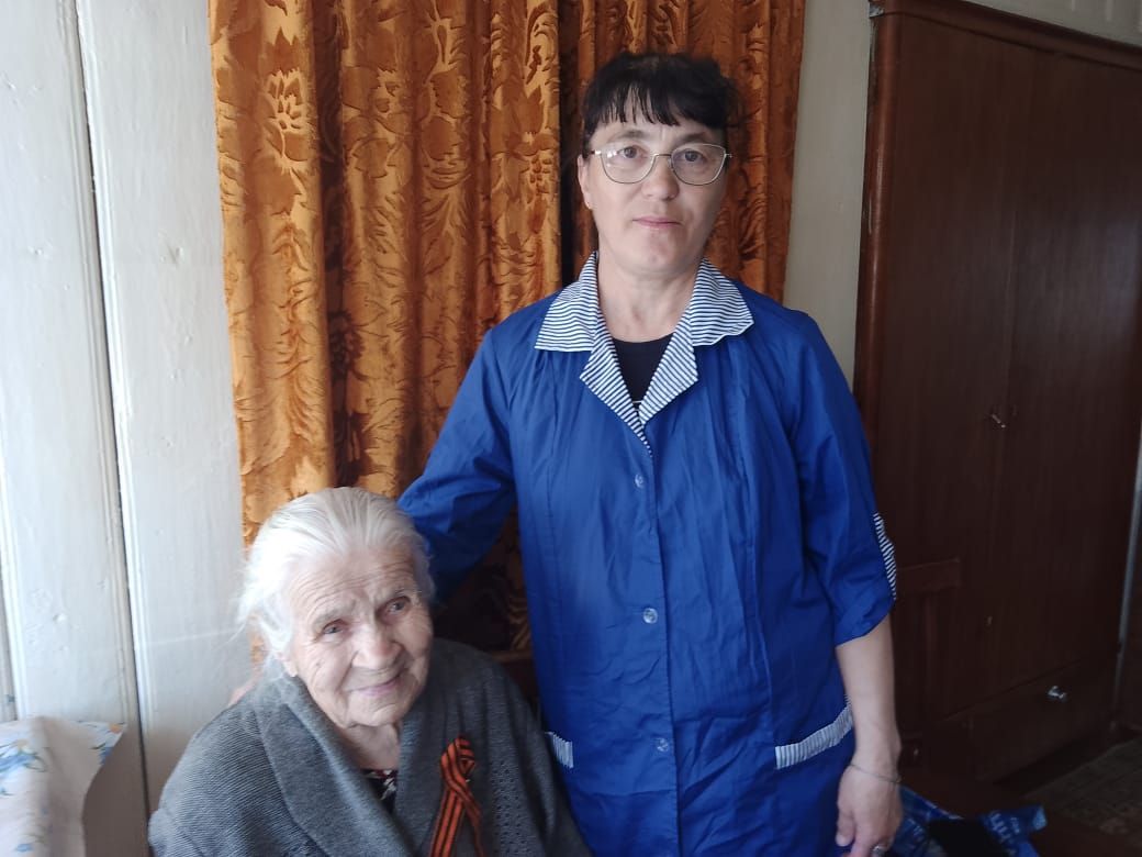 Георгиевская ленточка объединяет поколения в преддверии Дня Победы