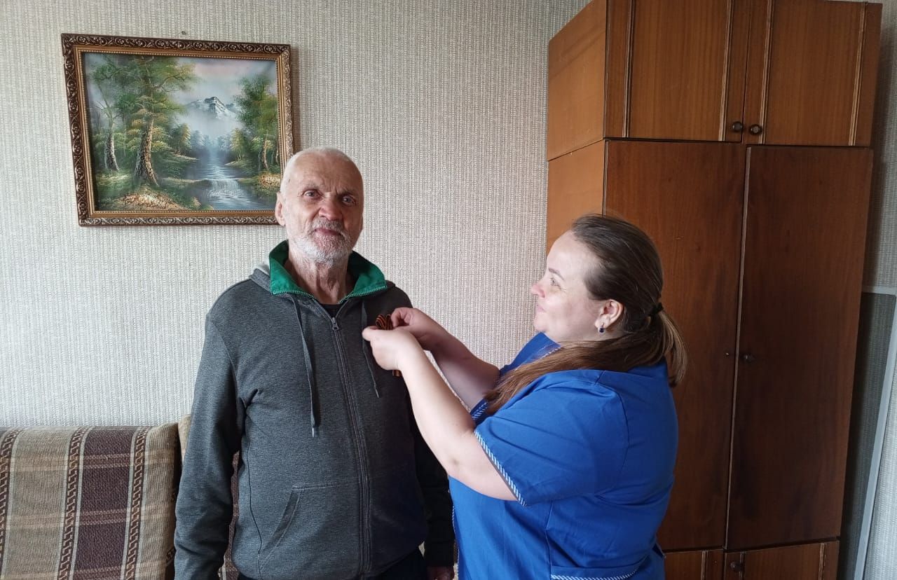 Георгиевская ленточка объединяет поколения в преддверии Дня Победы