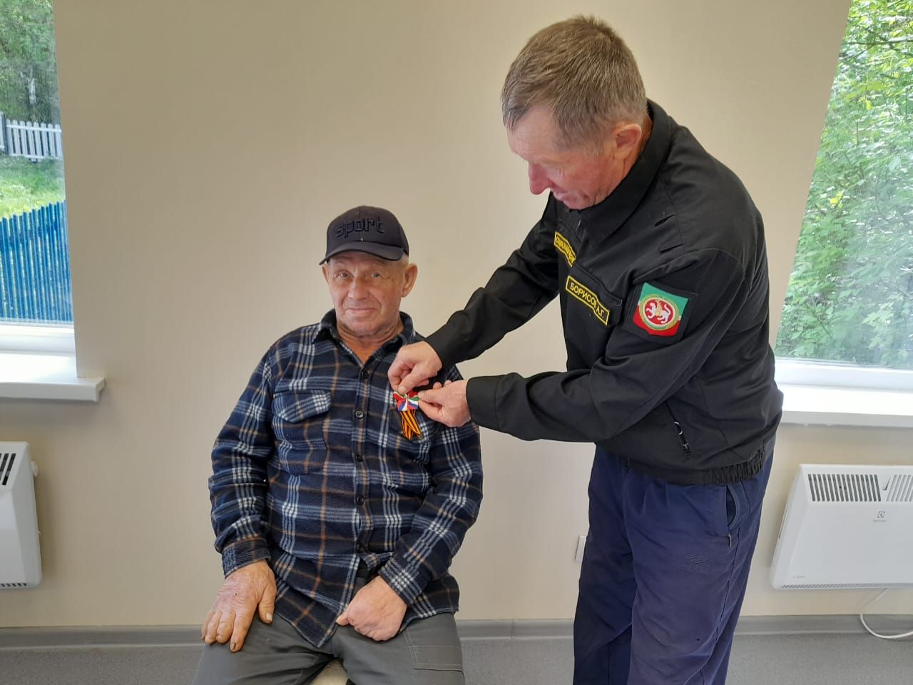 Георгиевская ленточка объединяет поколения в преддверии Дня Победы