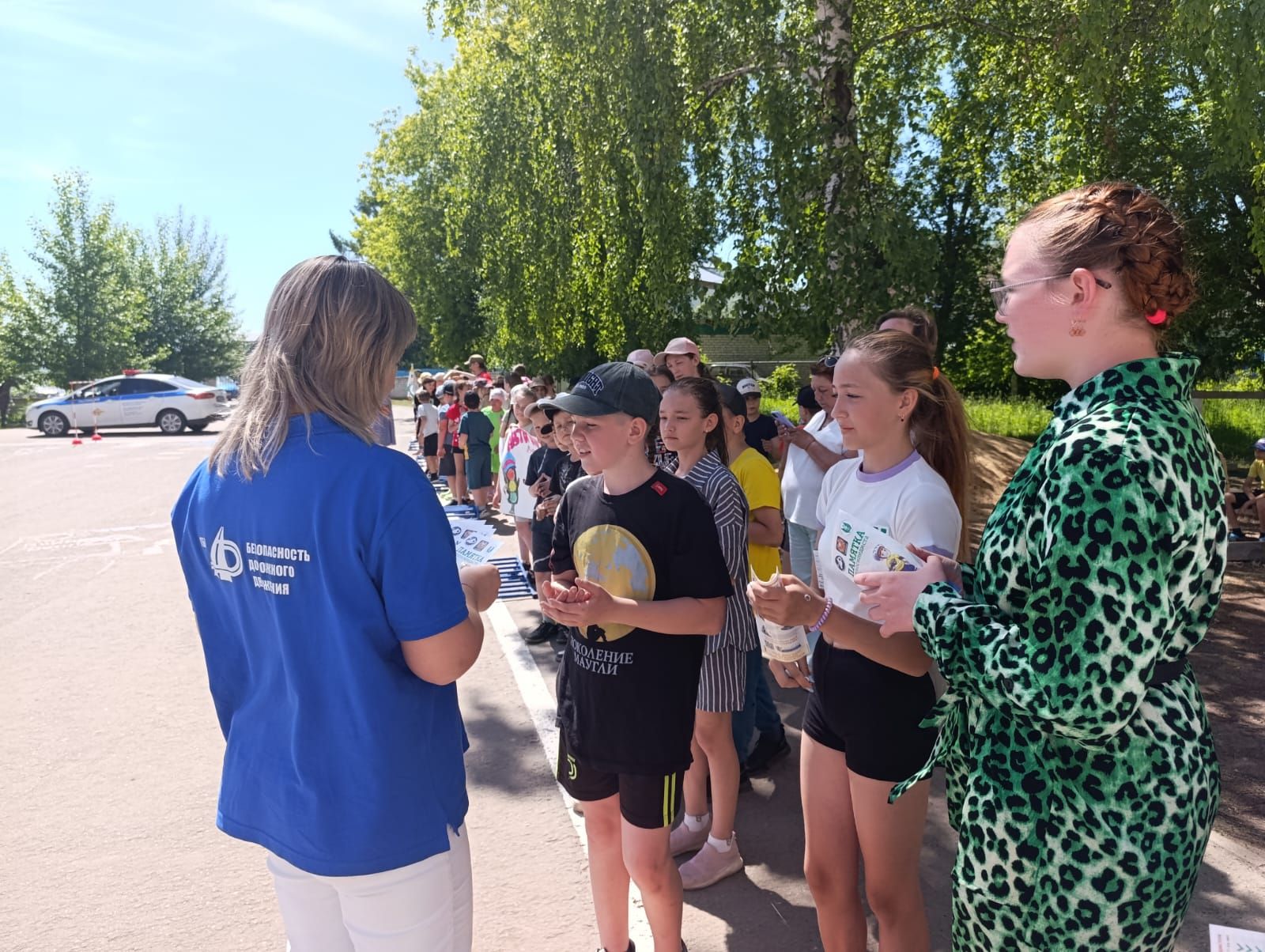 «Безопасные каникулы»: в Верхнем Услоне прошёл детский праздник по ПДД