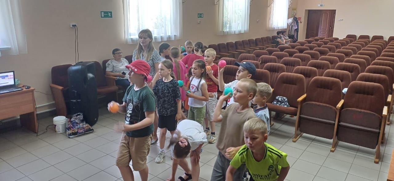 «Лето с друзьями в стиле диско»: яркий праздник для детей в Макулово