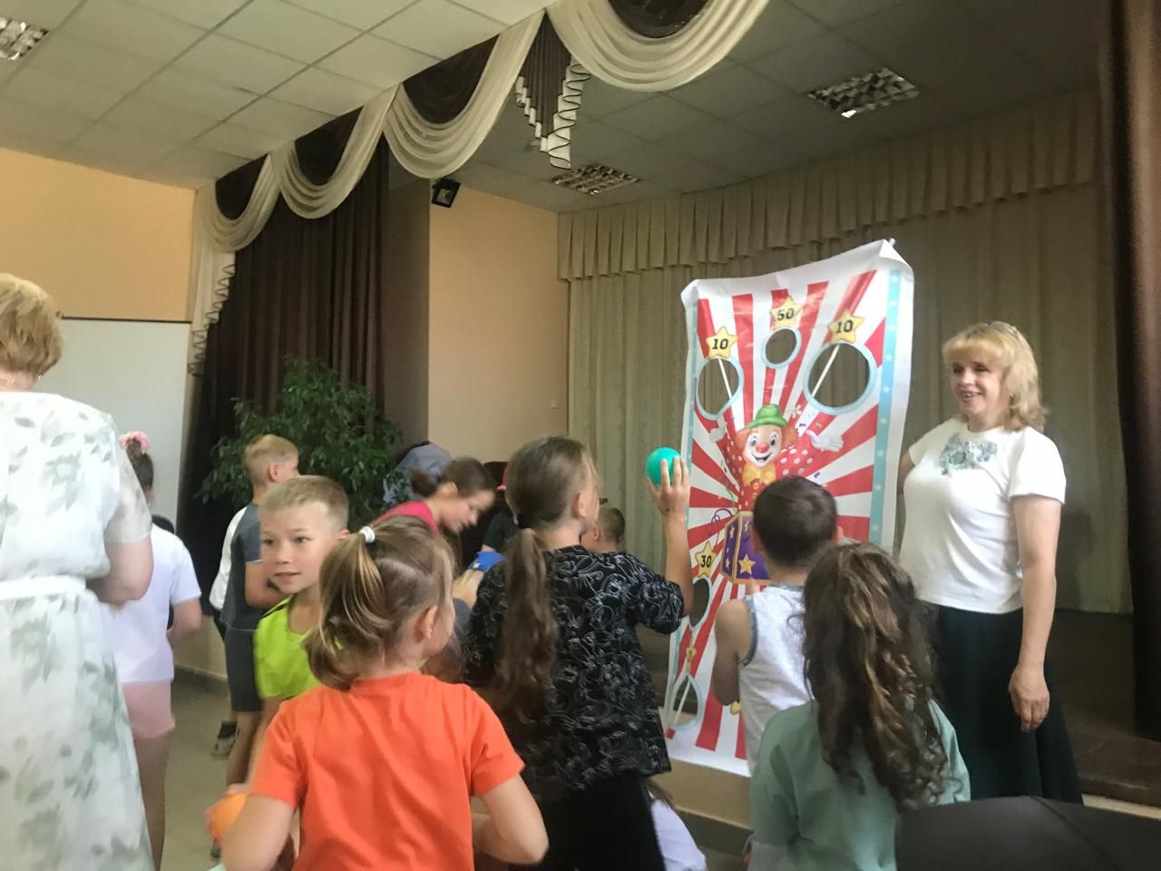 «Лето с друзьями в стиле диско»: яркий праздник для детей в Макулово