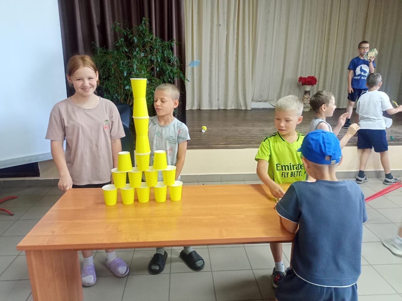 «Лето с друзьями в стиле диско»: яркий праздник для детей в Макулово