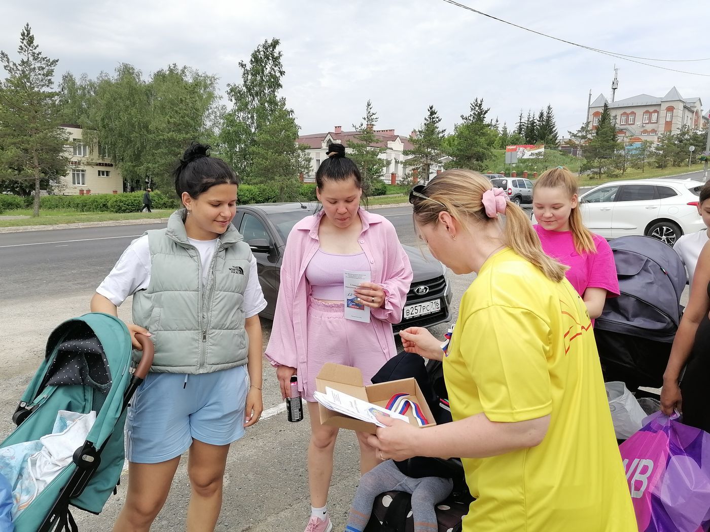 В Верхнем Услоне прошла акция к Дню России