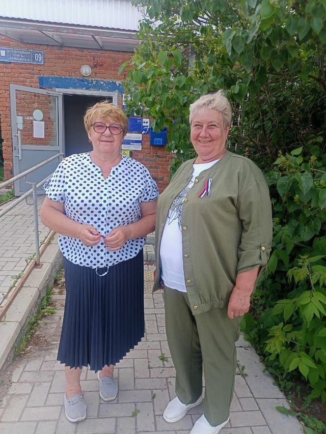 Российский триколор объединяет: в Макулове прошла праздничная акция