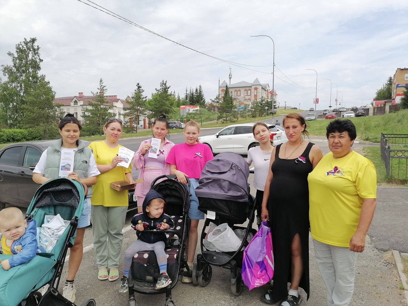 В Верхнем Услоне прошла акция к Дню России