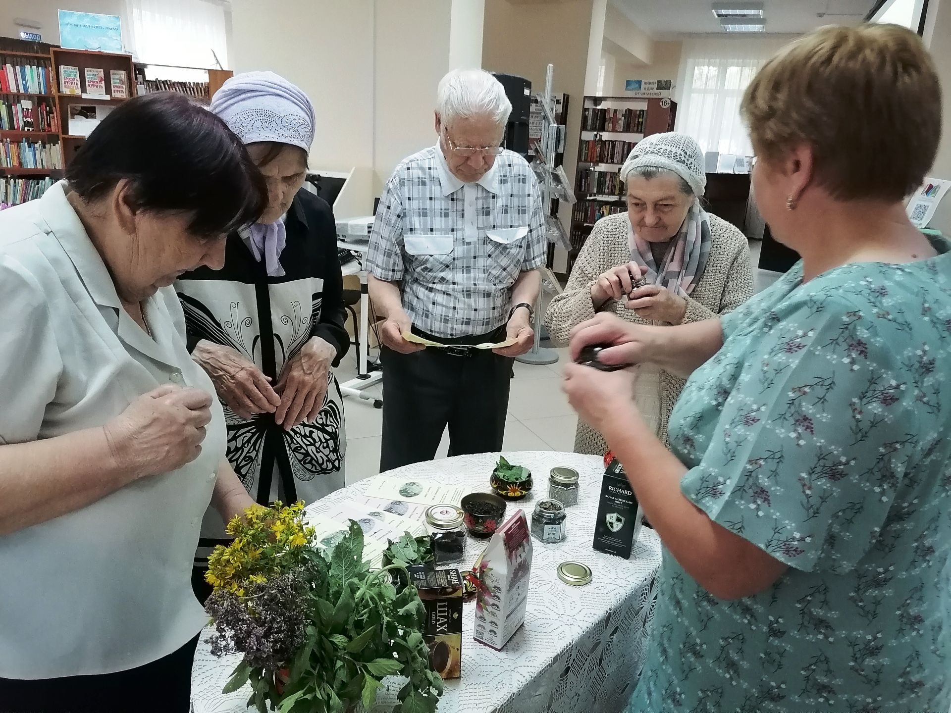 В Верхнеуслонской районной библиотеке прошла литературная чайная встреча
