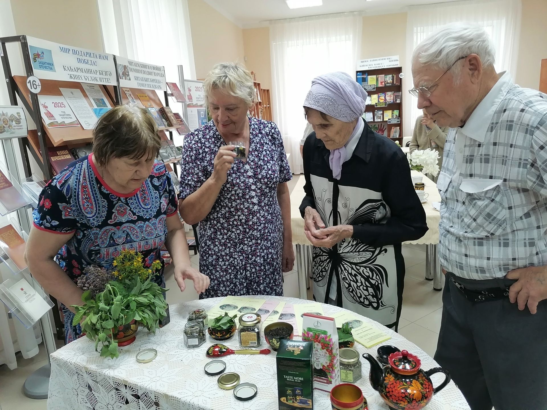 В Верхнеуслонской районной библиотеке прошла литературная чайная встреча