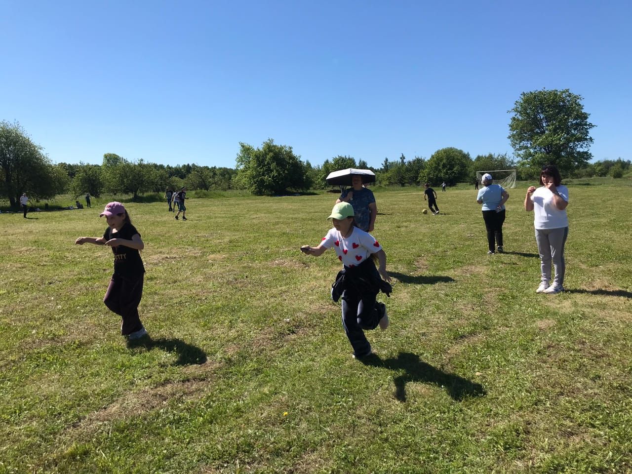 Балаларны яклау көнен Октябрьский балалары походта билгеләп үттеләр