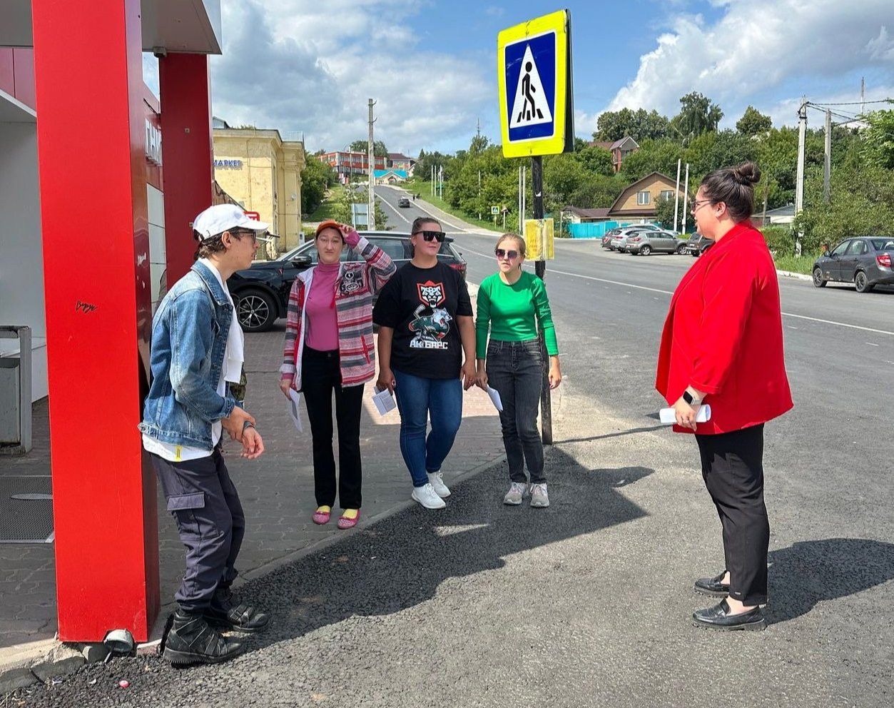 «Безопасная дорога»: специалисты центра соцпомощи провели занятие по ПДД