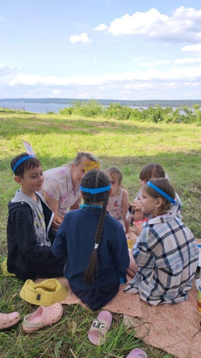 Кызыл Байракта Халыкара пикник көнен билгеләп үттеләр