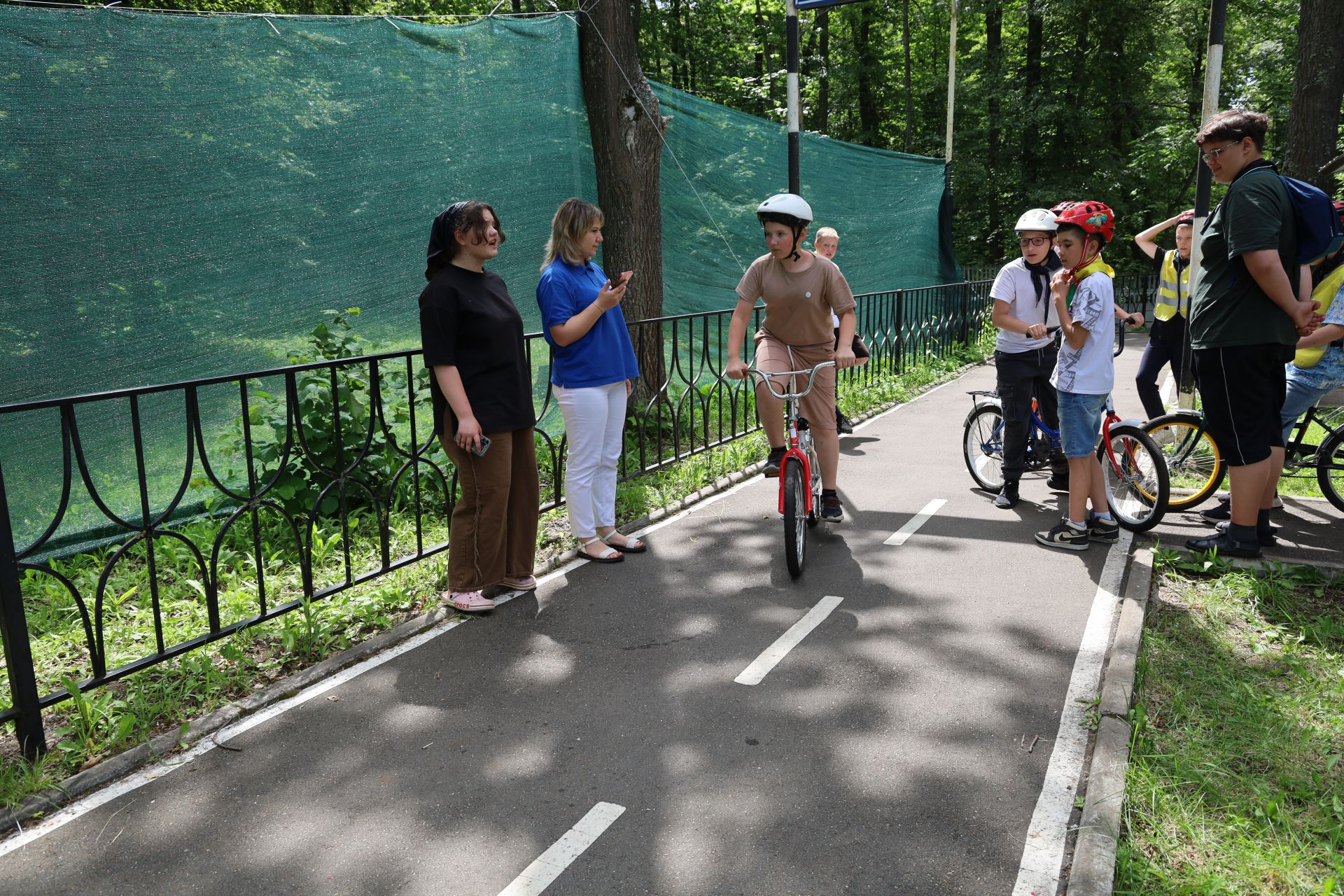 «Динамо» учит безопасности: в «Дзержинце» прошел праздник ПДД
