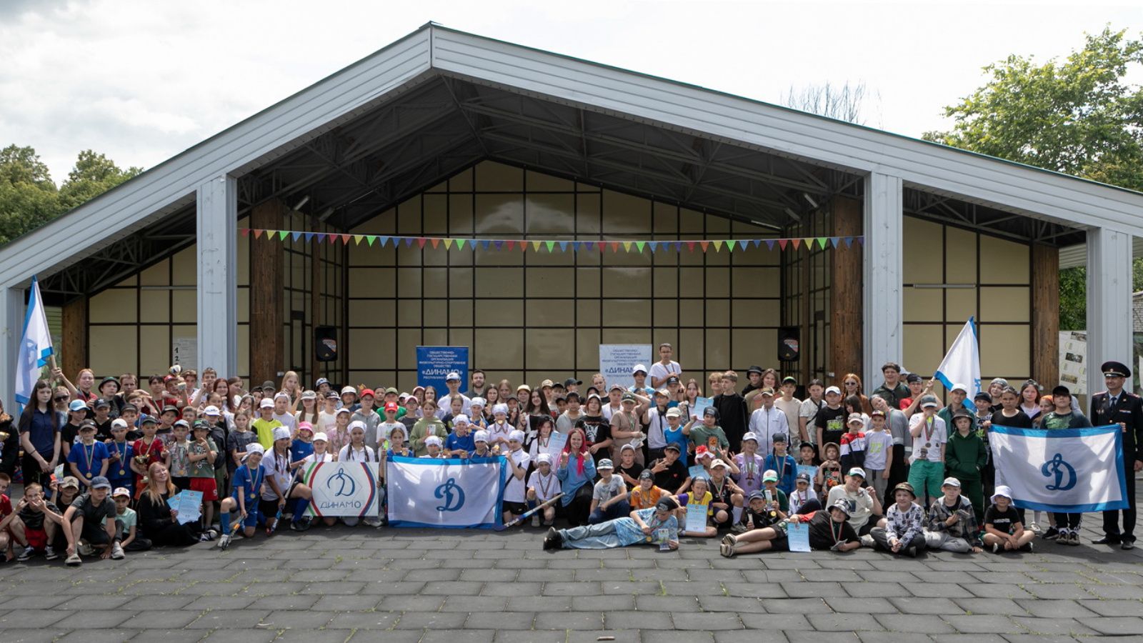 «Динамо» учит безопасности: в «Дзержинце» прошел праздник ПДД