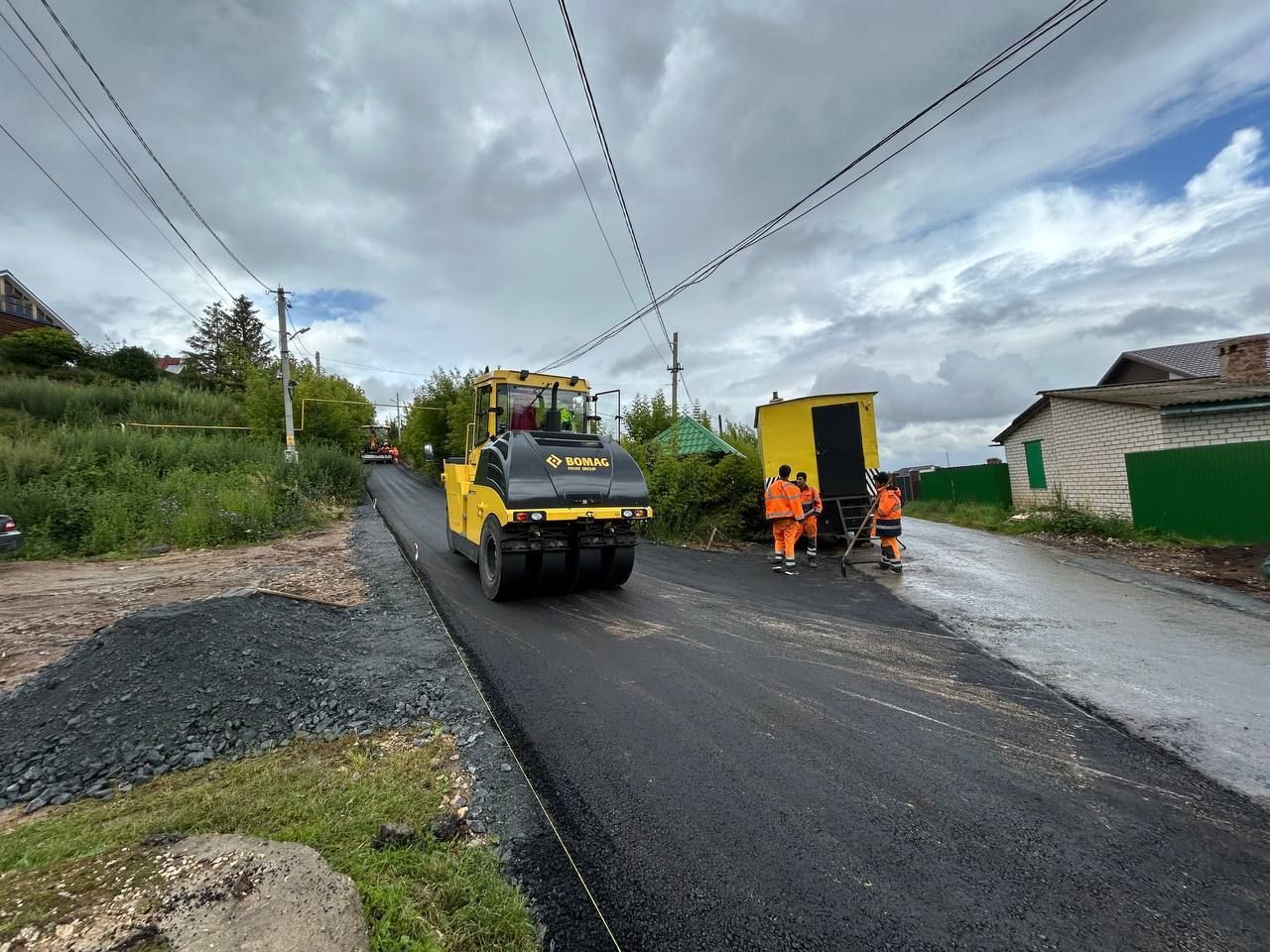 В Верхнеуслонском районе продолжаются работы по обновлению дорог