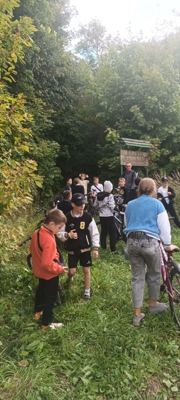 Школьный велопробег к роднику объединил учеников и родителей