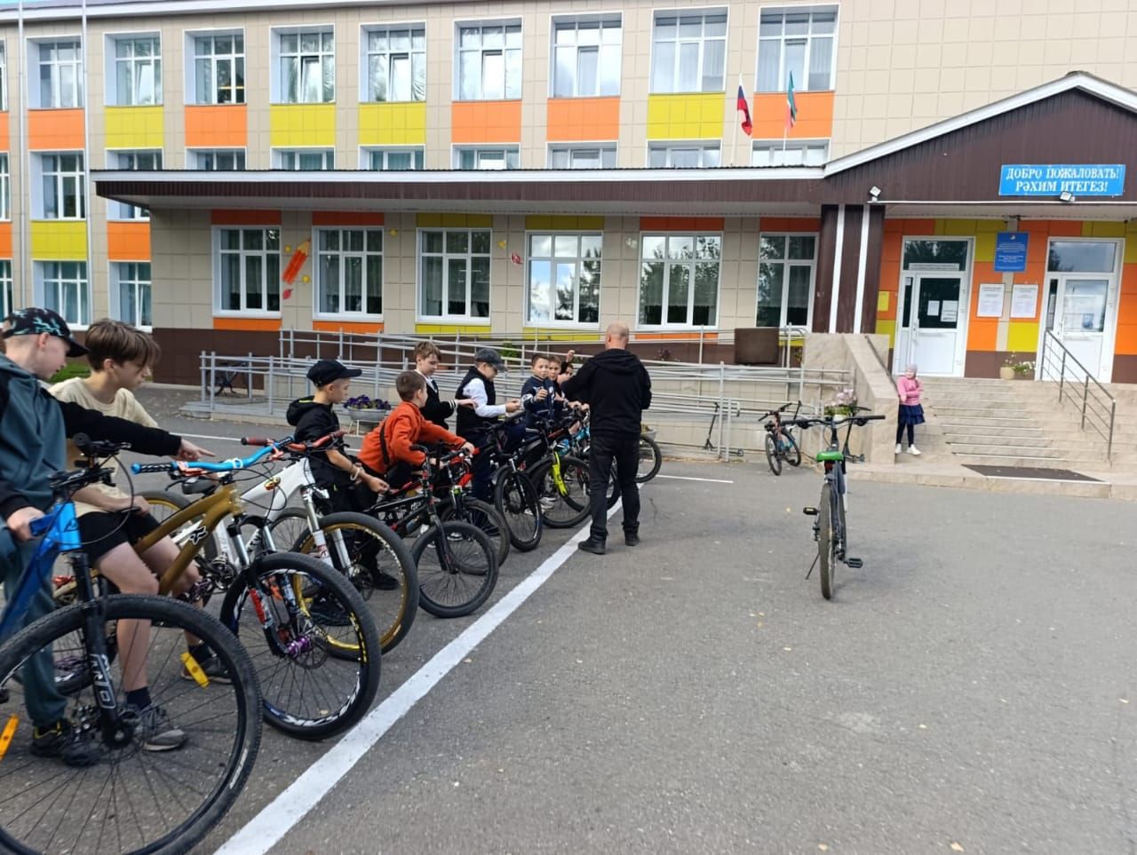 Школьный велопробег к роднику объединил учеников и родителей