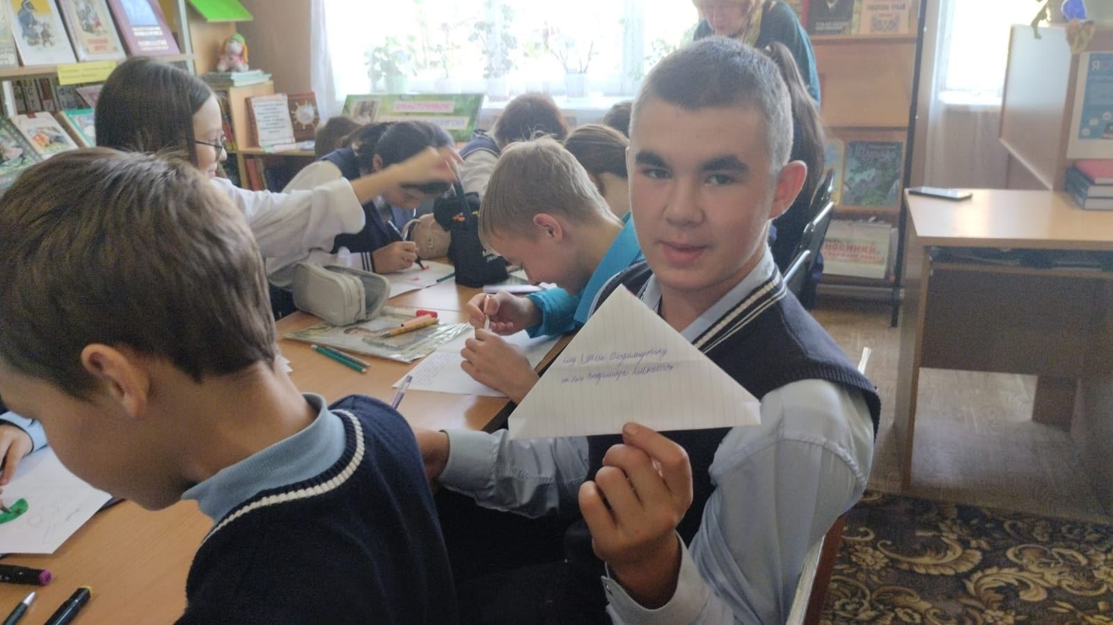В Нижнем Услоне дети написали письма участникам СВО