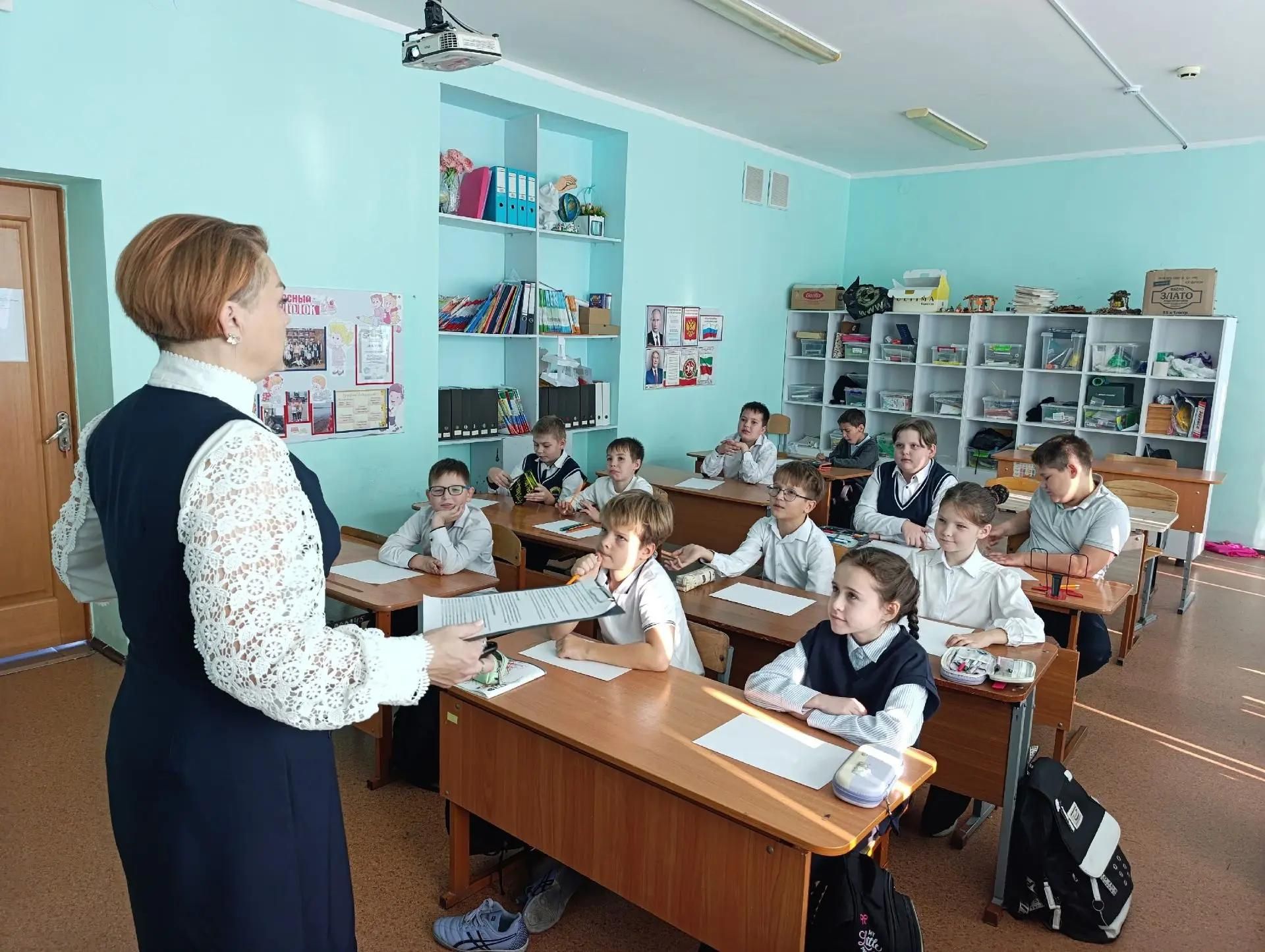 Югары Ослан мәктәбендә Татарстан Конституциясе көнен билгеләп үттеләр