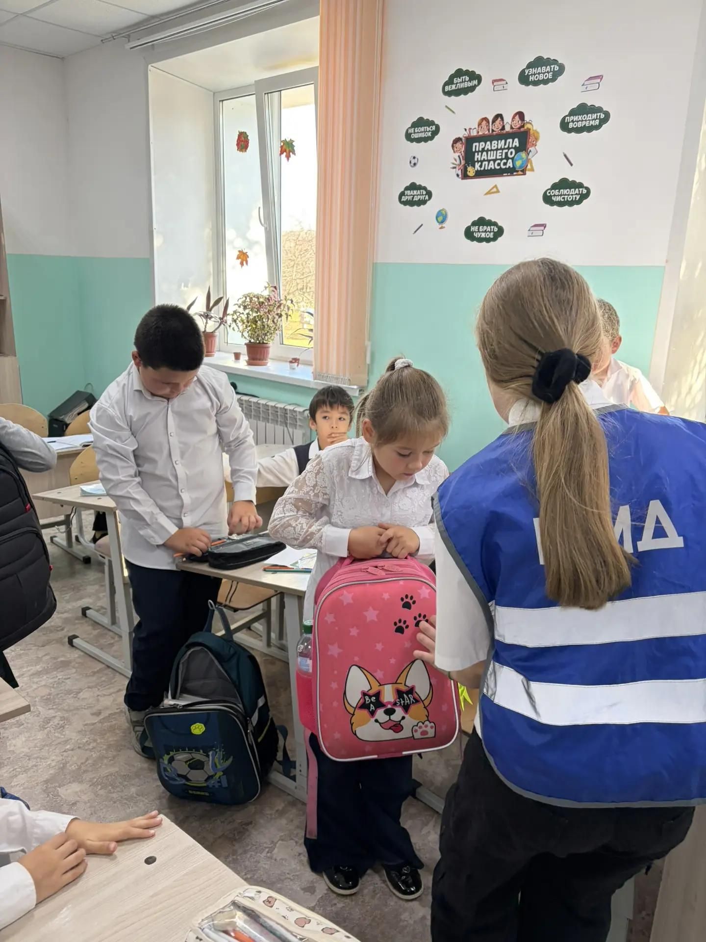 Отряд ЮИД проверил у гимназистов наличие светоотражателей