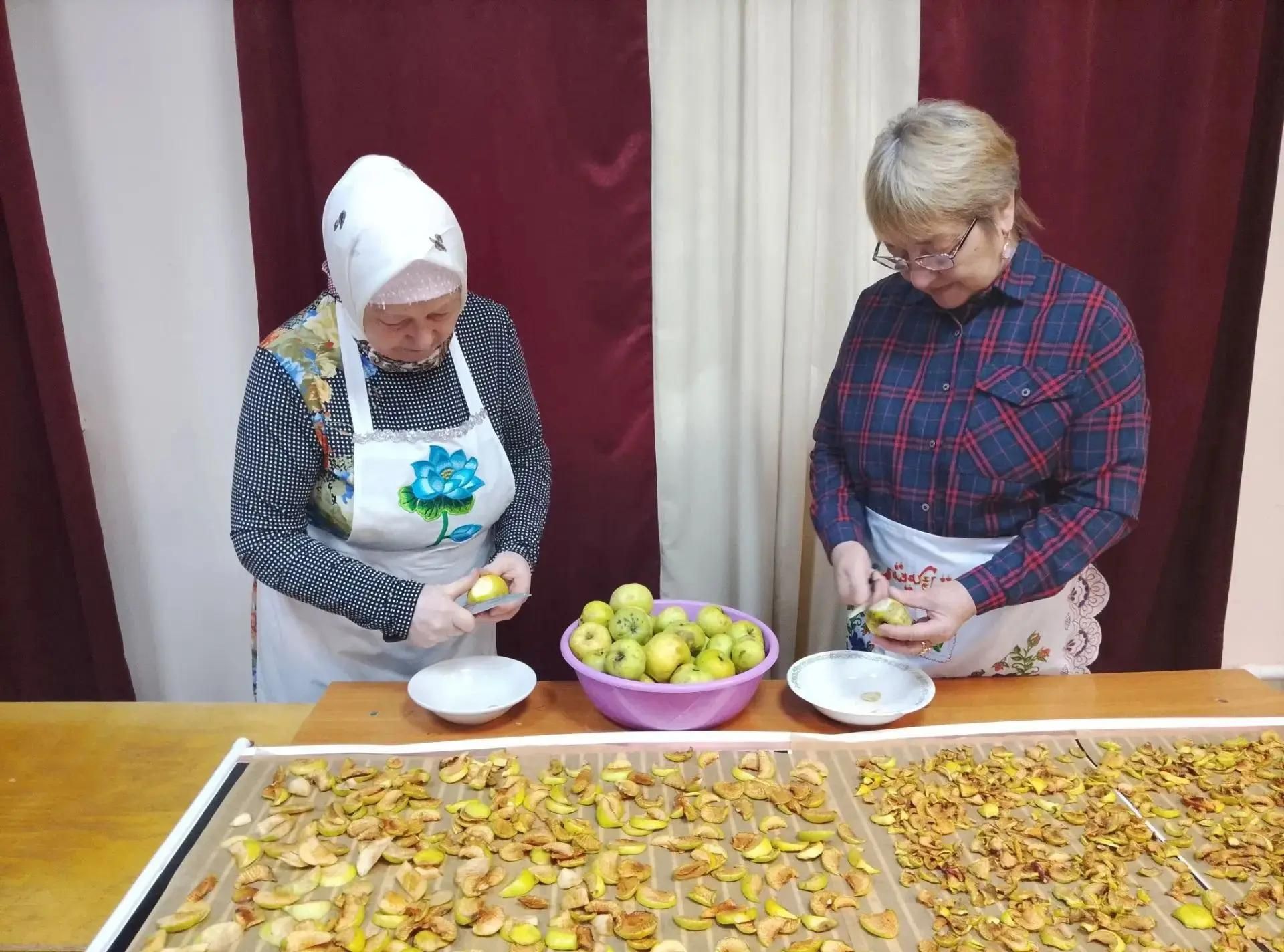 Вахит авылы халкы үзебезнекеләрне ташламый