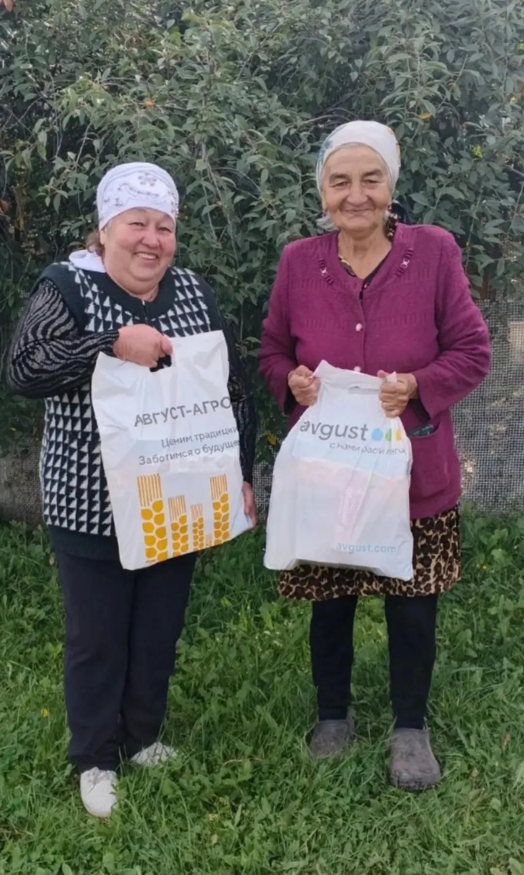 Бакча Сарайда өлкәннәргә яхшылык бүләк иттеләр