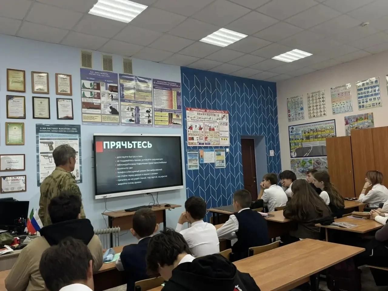 Гимназия укучыларына ут белән сак булу күнекмәләрен аңлаттылар
