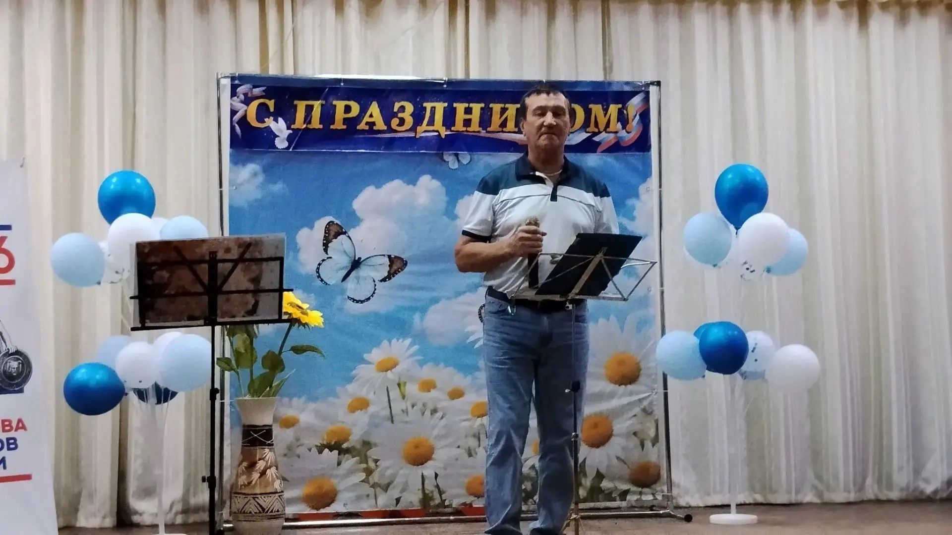 Макуловский СДК провел концерт «Жизни золотой листопад»