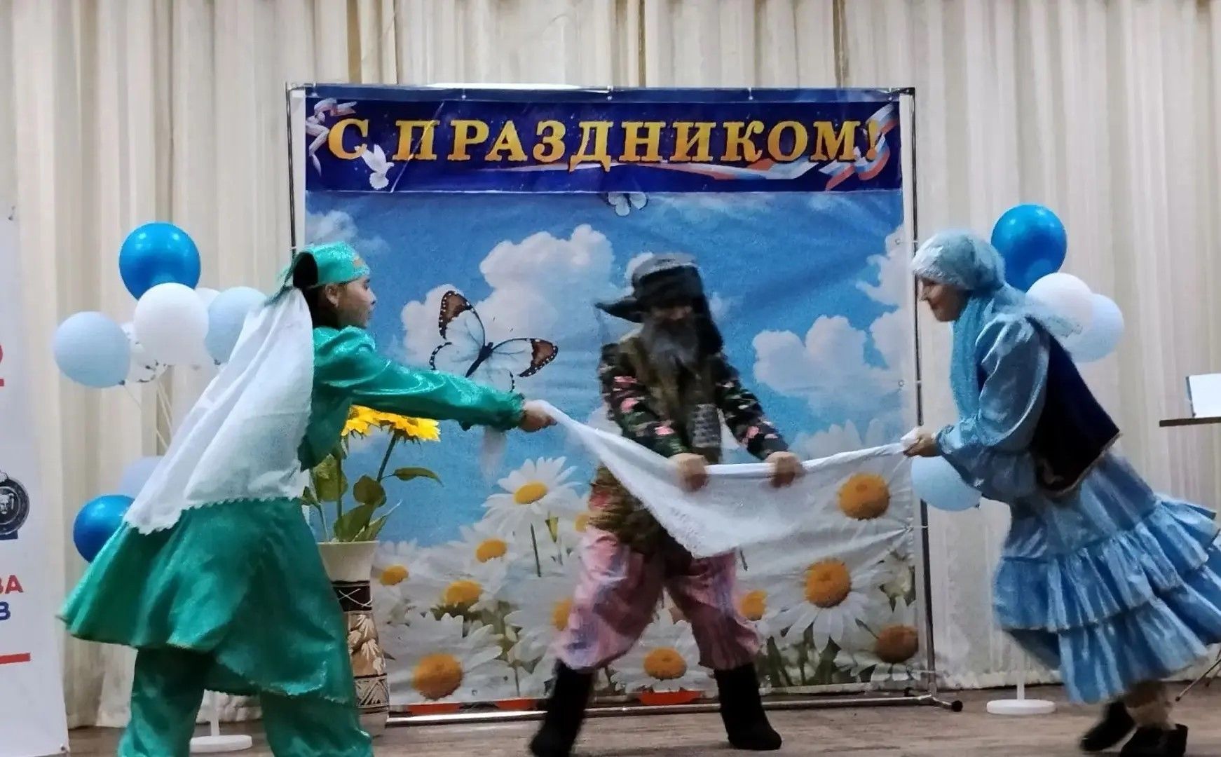 Макуловский СДК провел концерт «Жизни золотой листопад»