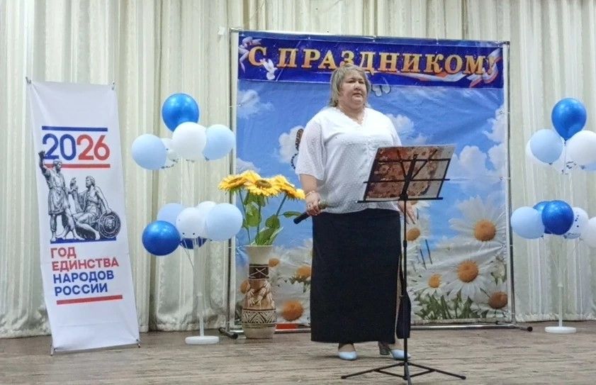 Макуловский СДК провел концерт «Жизни золотой листопад»
