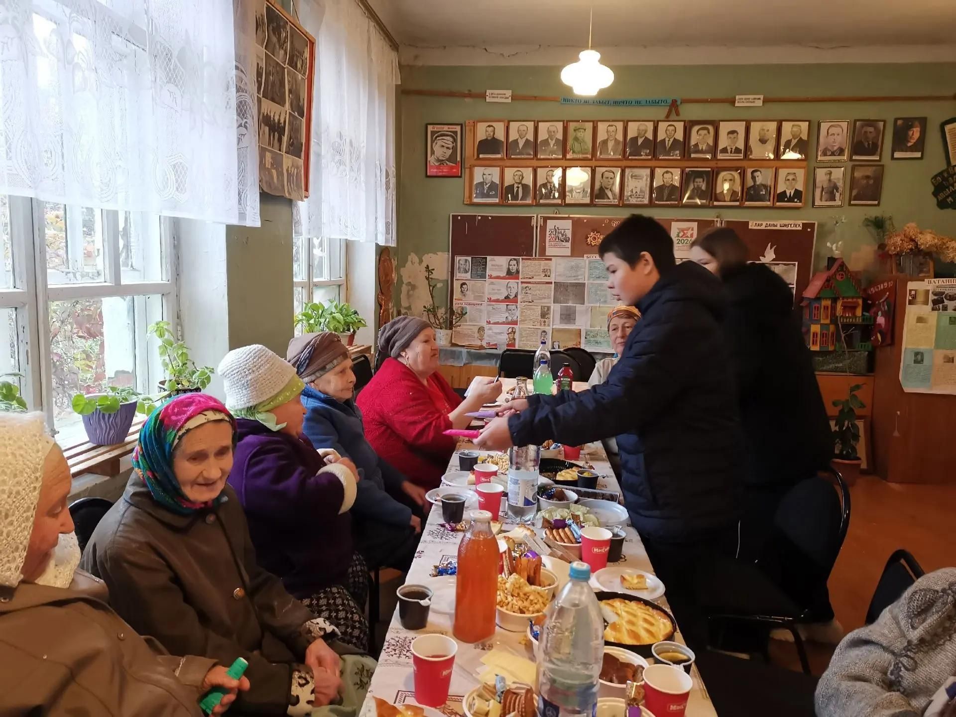Кызыл Байракта Өлкәннәр көнен чәй өстәле артында билгеләп үттеләр