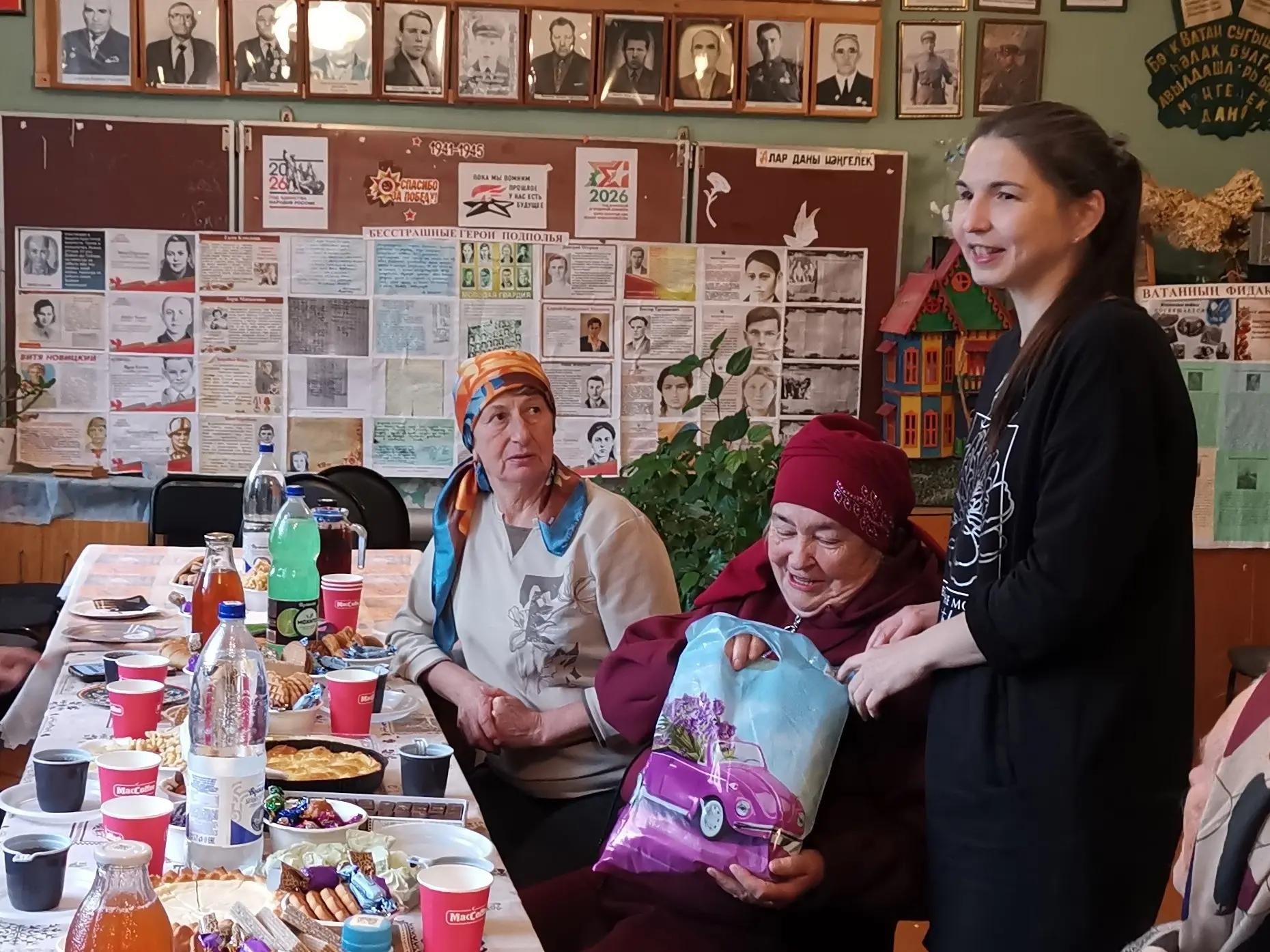 Кызыл Байракта Өлкәннәр көнен чәй өстәле артында билгеләп үттеләр