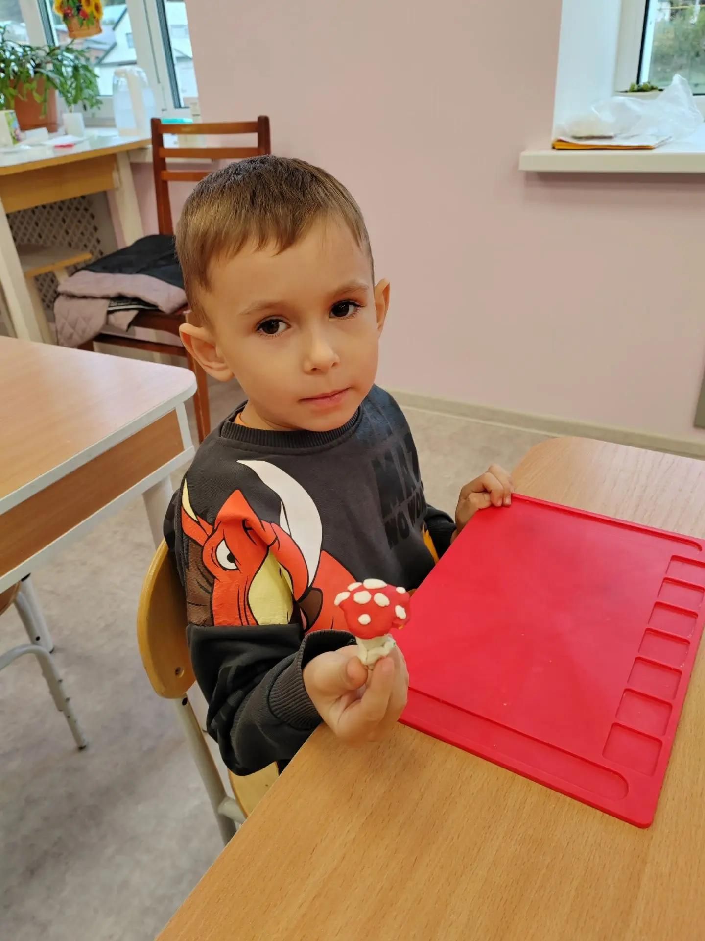 Балалар гөмбәләрнең төрләре белән таныштылар