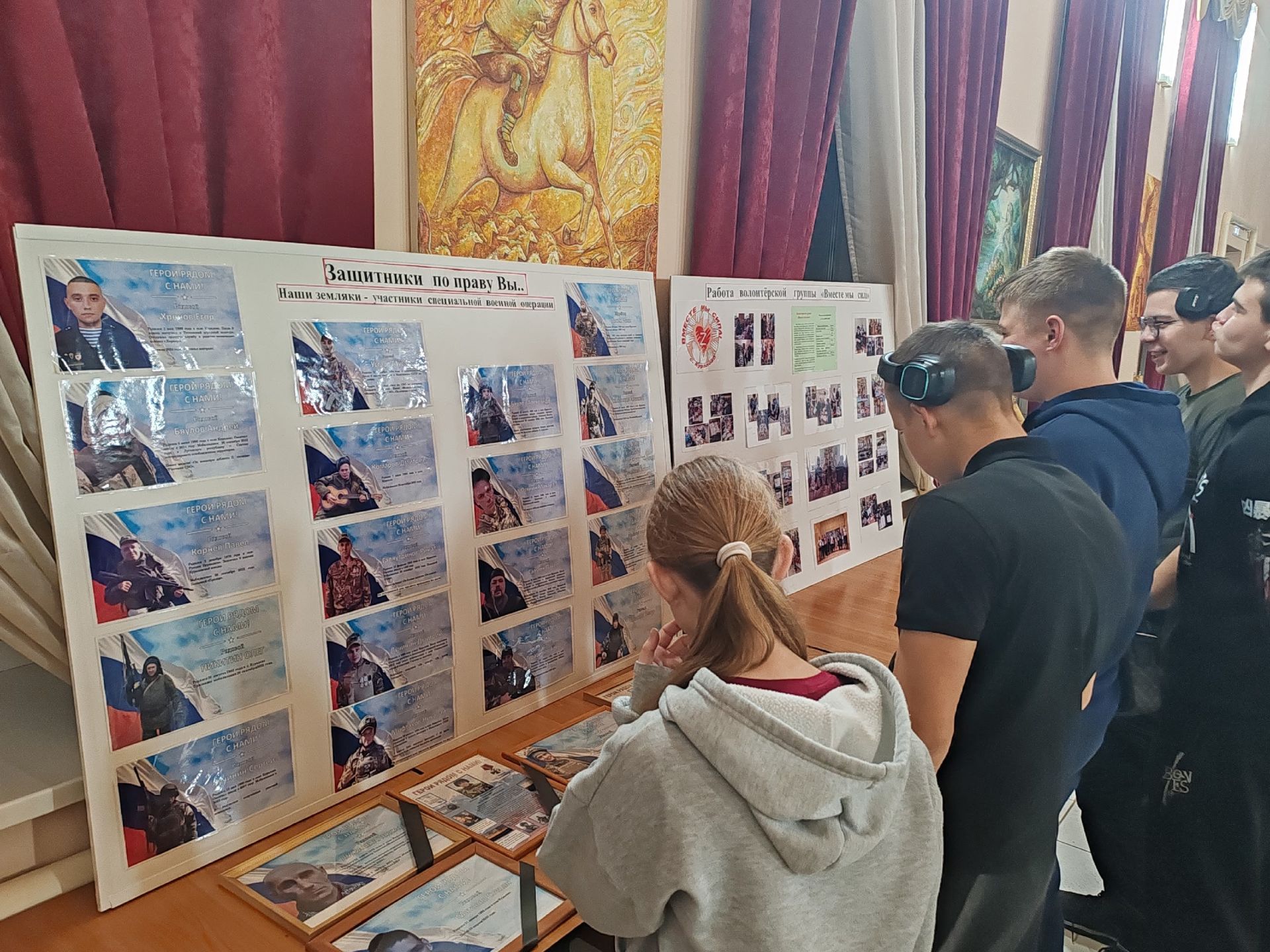 Фотостенд героев-земляков представили подросткам в Куралово